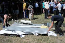 Знесення кіоску на Троєщині перетворилося на драматичне дійство