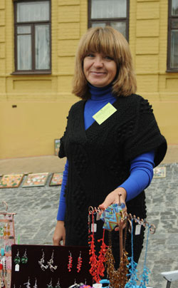 2013-09-04-yarmarka-andreevskiy-05-larysa-small