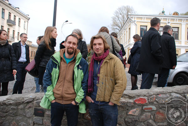 На Андріївському узвозі завершили 15-метрове графіті «Відродження»