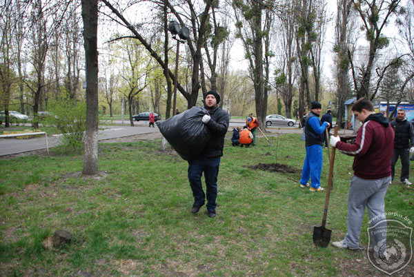 «Громадянський Корпус» взяв участь в суботнику на Русанівці