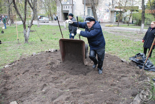 «Громадянський Корпус» взяв участь в суботнику на Русанівці
