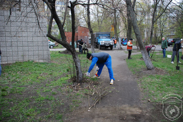 «Громадянський Корпус» взяв участь в суботнику на Русанівці