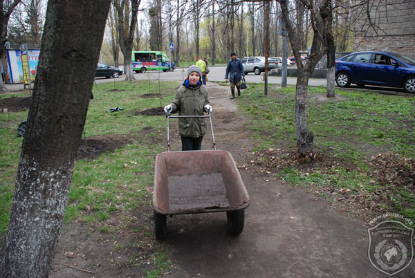 «Громадянський Корпус» взяв участь в суботнику на Русанівці