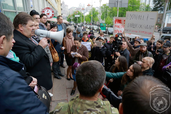 Противники МАФів та підприємці з’ясовували стосунки коло Шевченківської РДА