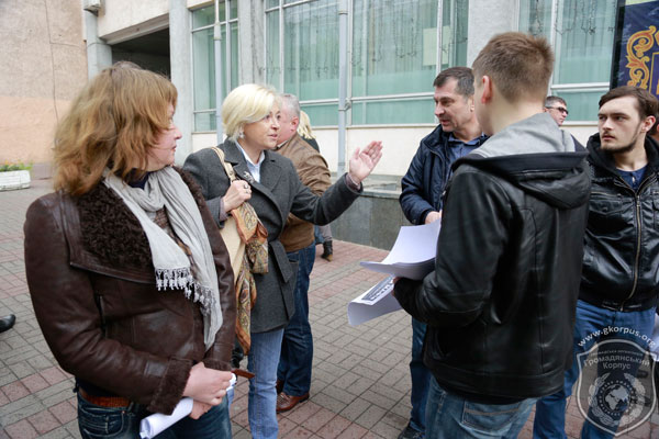 Противники МАФів та підприємці з’ясовували стосунки коло Шевченківської РДА