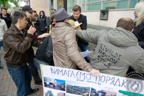 Противники МАФів та підприємці з’ясовували стосунки коло Шевченківської РДА
