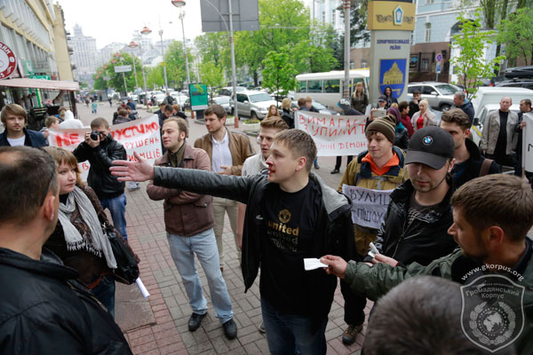 Противники МАФів та підприємці з’ясовували стосунки коло Шевченківської РДА