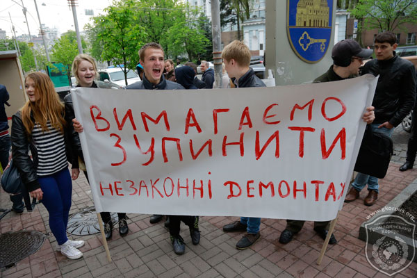 Противники МАФів та підприємці з’ясовували стосунки коло Шевченківської РДАи стосунки коло Шевченківської РДА