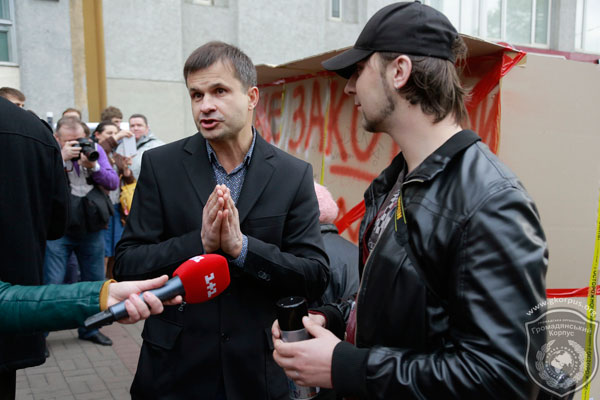 Противники МАФів та підприємці з’ясовували стосунки коло Шевченківської РДА
