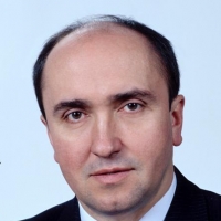 Виконуючий обов'язки президента України Олександр Турчинов відповідно до статей 112 та 118 Конституції України № 505/2014-рп від 7 квітня 2014 р. призначив Олександра Кулика головою Святошинської у м. Києві державної адміністрації.