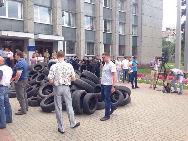 Підприємці Дніпровського району та м. Києва захищали свої інтереси коло Дніпровської РДА