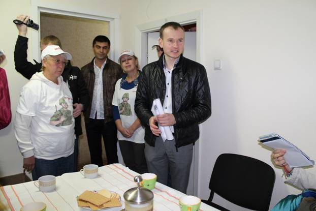 05 жовтня активісти Всеукраїнської громадської організації „Успішні люди” (котра переважно здійснює свою діяльність на території Дарницького району) допомогла найстарішому державному медичному закладу України - Головному військово-медичному клінічному центру "Головний Військовий Клінічний Госпіталь", котрий розташовується по вул. Госпітальна, 18.