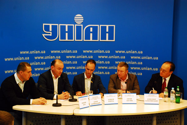 Інвестори зупинкових комплексів та представники столичної влади заявили про порозуміння