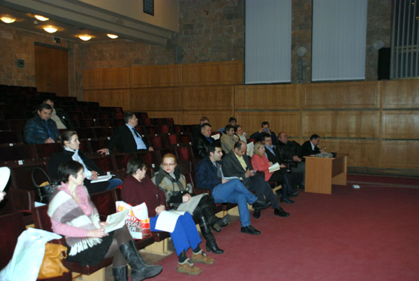 Голос представників громадськості не завжди є голосом громади