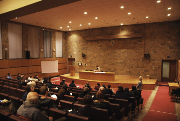 Голос представників громадськості не завжди є голосом громади